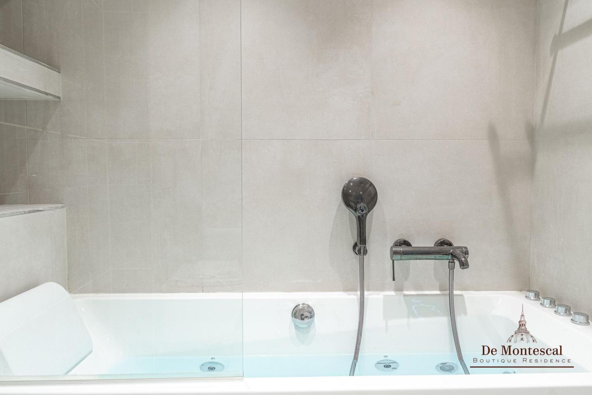 De Montescal - Hot Tub And Ac Cosy Apartment A Prime Location 40M2 Παρίσι Εξωτερικό φωτογραφία