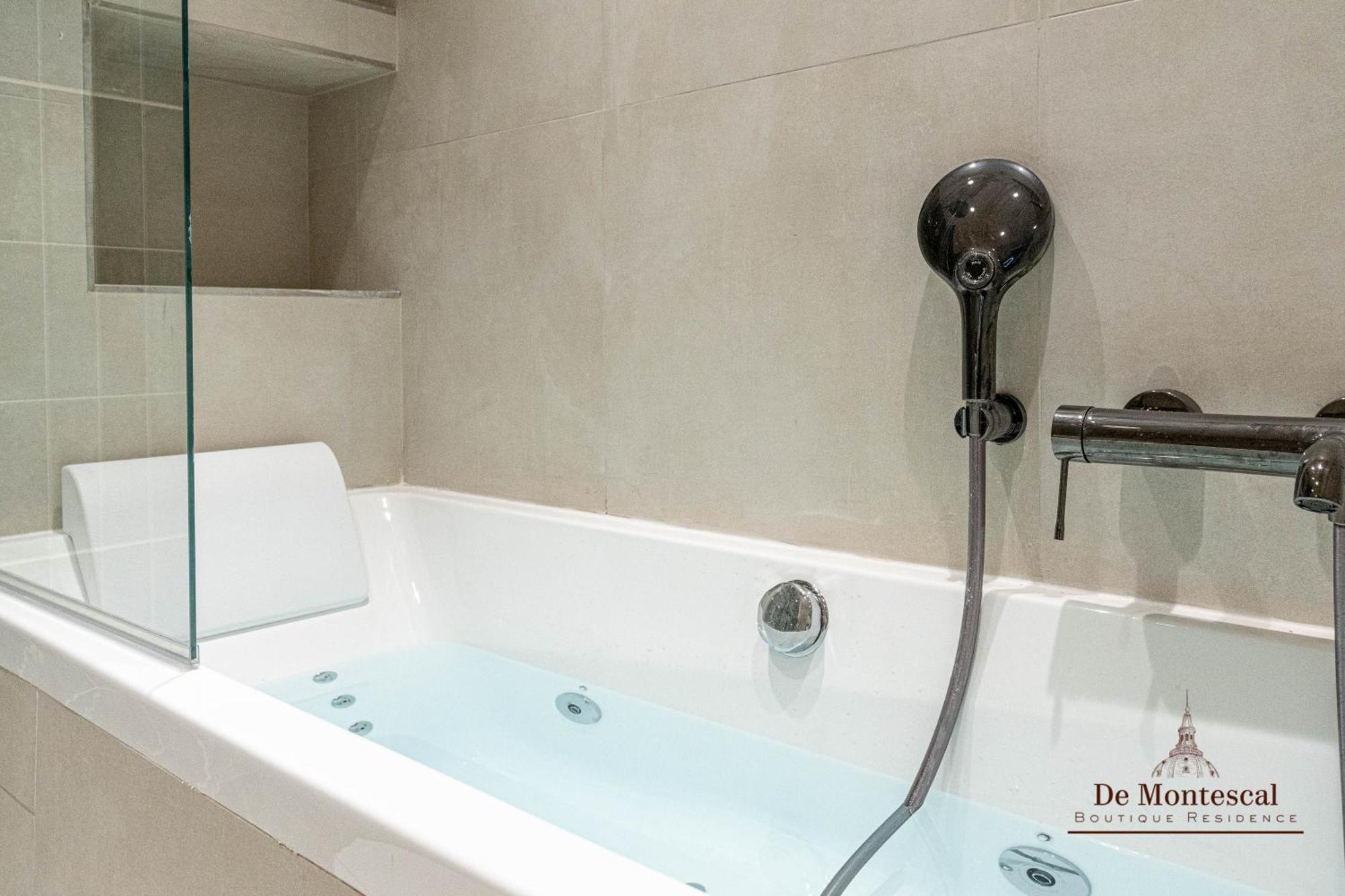 De Montescal - Hot Tub And Ac Cosy Apartment A Prime Location 40M2 Παρίσι Εξωτερικό φωτογραφία